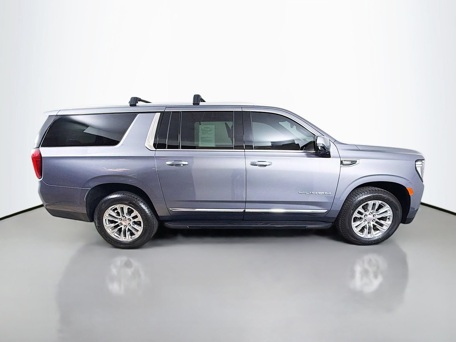 Used 2022 GMC Yukon XL SLT w/ SLT Premium Package AWD/4WD image 6