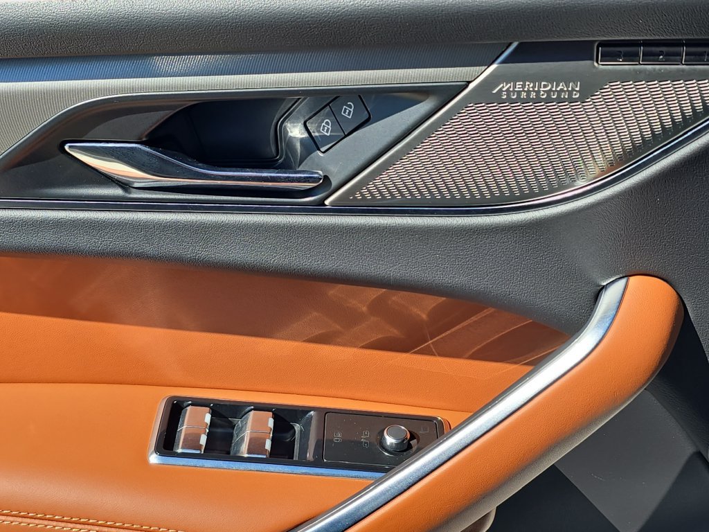Certified 2025 Jaguar F-PACE R-Dynamic S AWD/4WD image 28