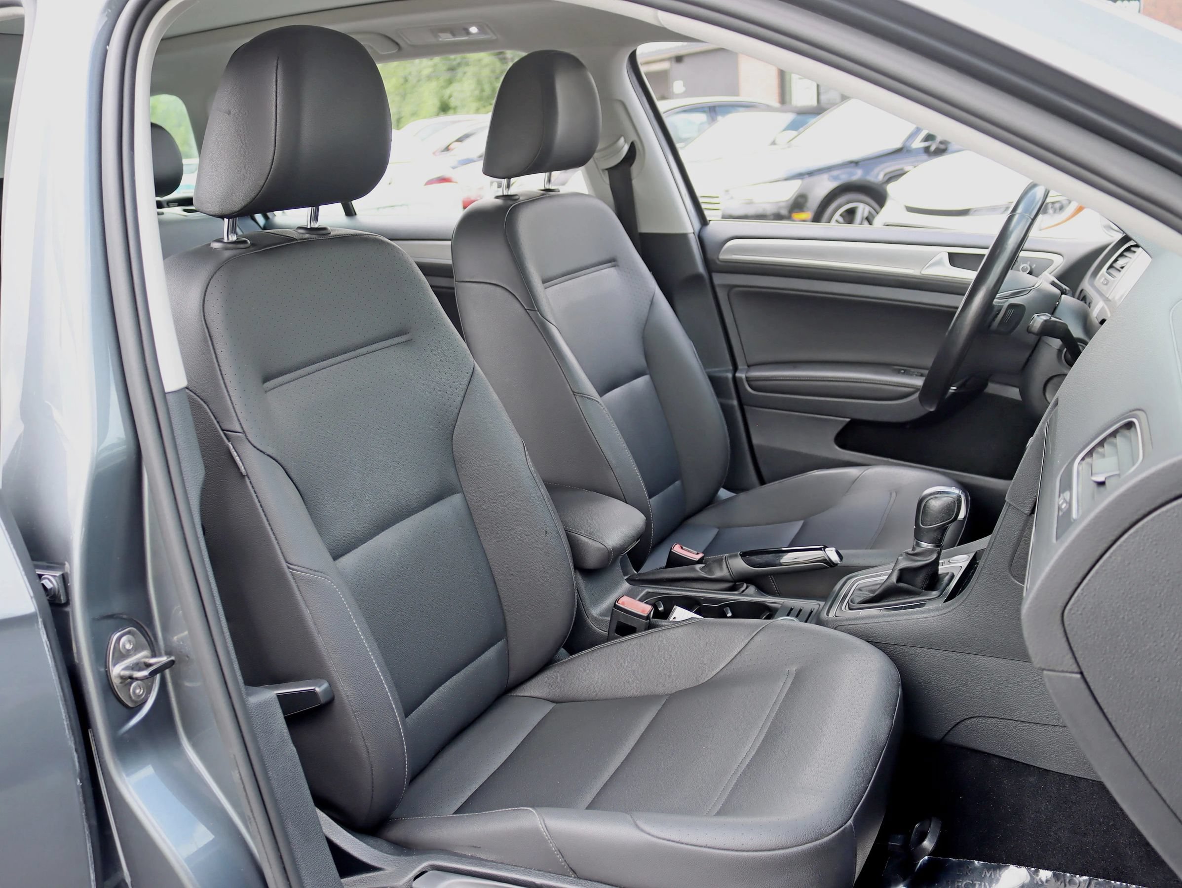 Used 2015 Volkswagen Golf TDI SE FWD image 28
