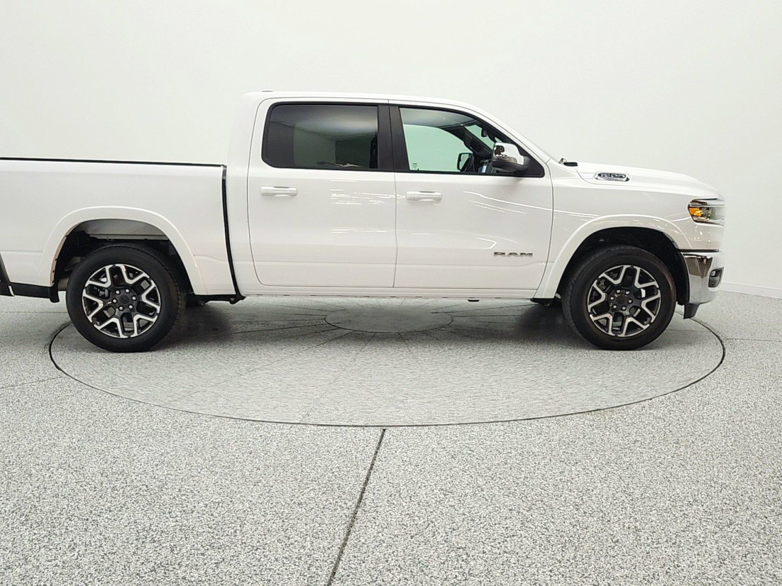 Used 2026 RAM 1500 Laramie AWD/4WD image 4