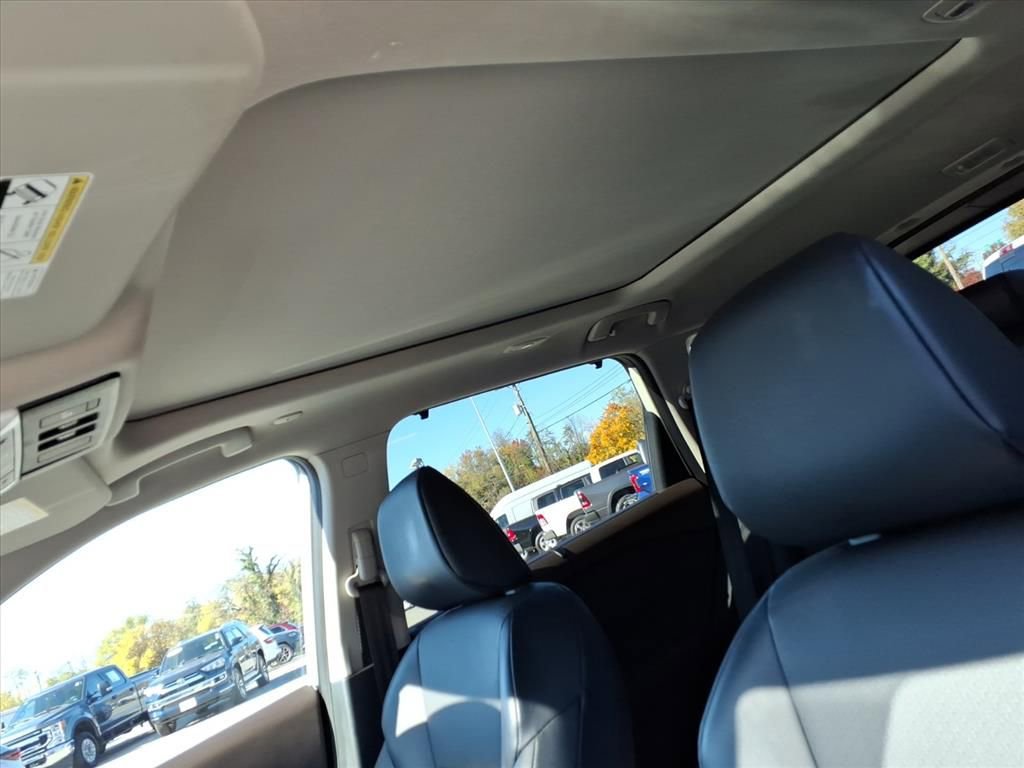 Used 2023 Nissan Rogue SV w/ SV Premium Package image 14