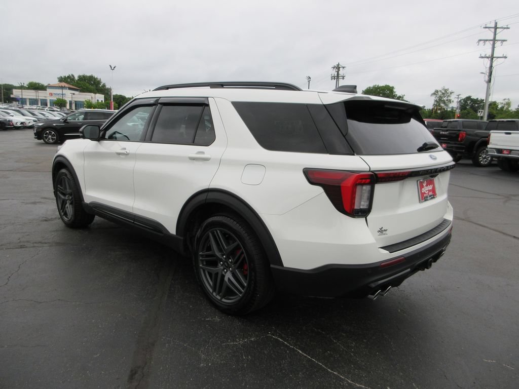 Used 2025 Ford Explorer ST AWD/4WD image 9