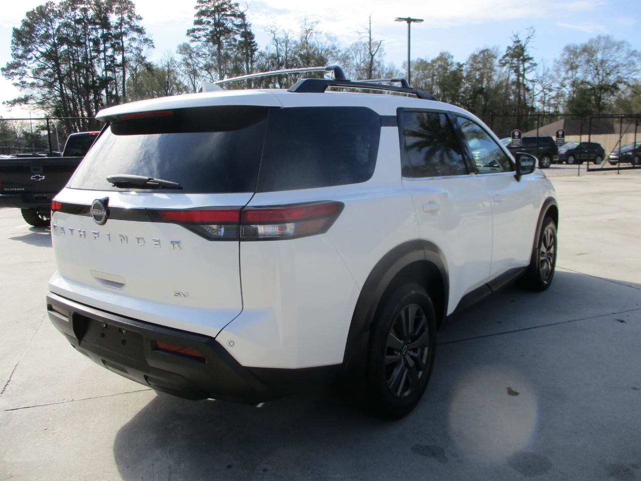 Used 2022 Nissan Pathfinder SV image 8