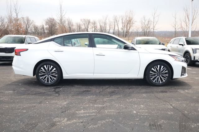 Used 2025 Nissan Altima 2.5 SV FWD image 4