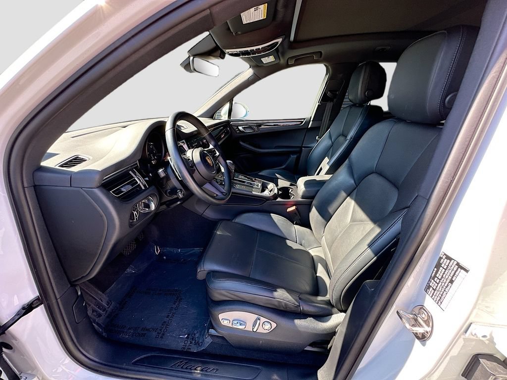 Certified 2023 Porsche Macan AWD/4WD image 5