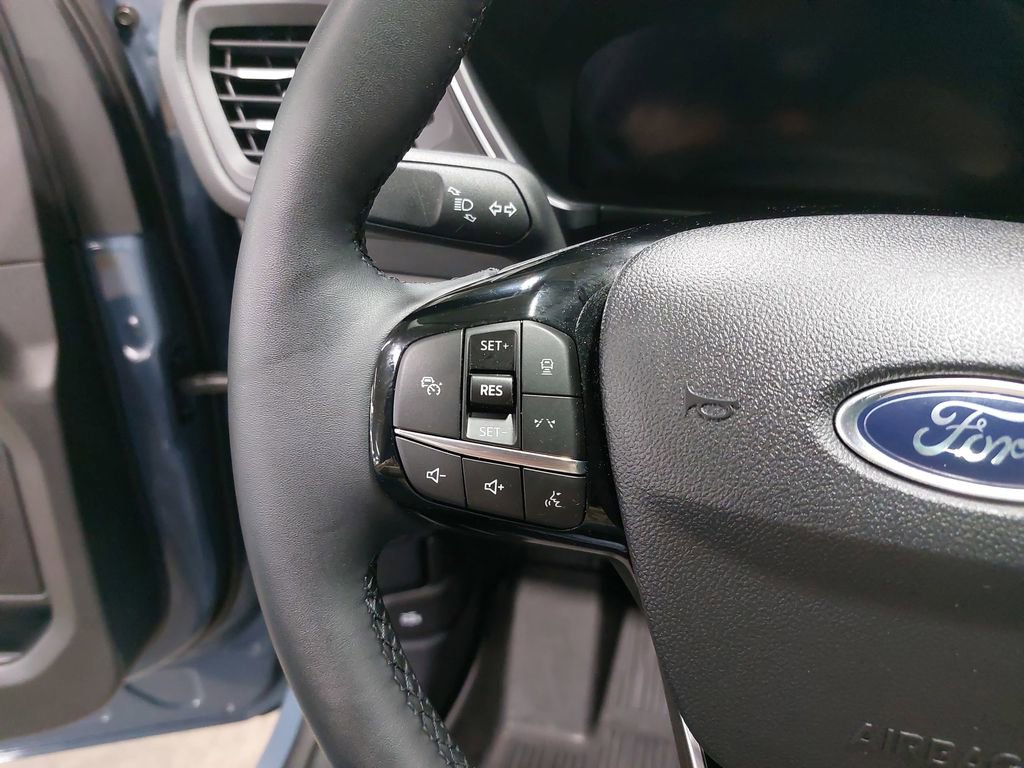 Used 2025 Ford Escape Platinum w/ Premium Technology Package image 17