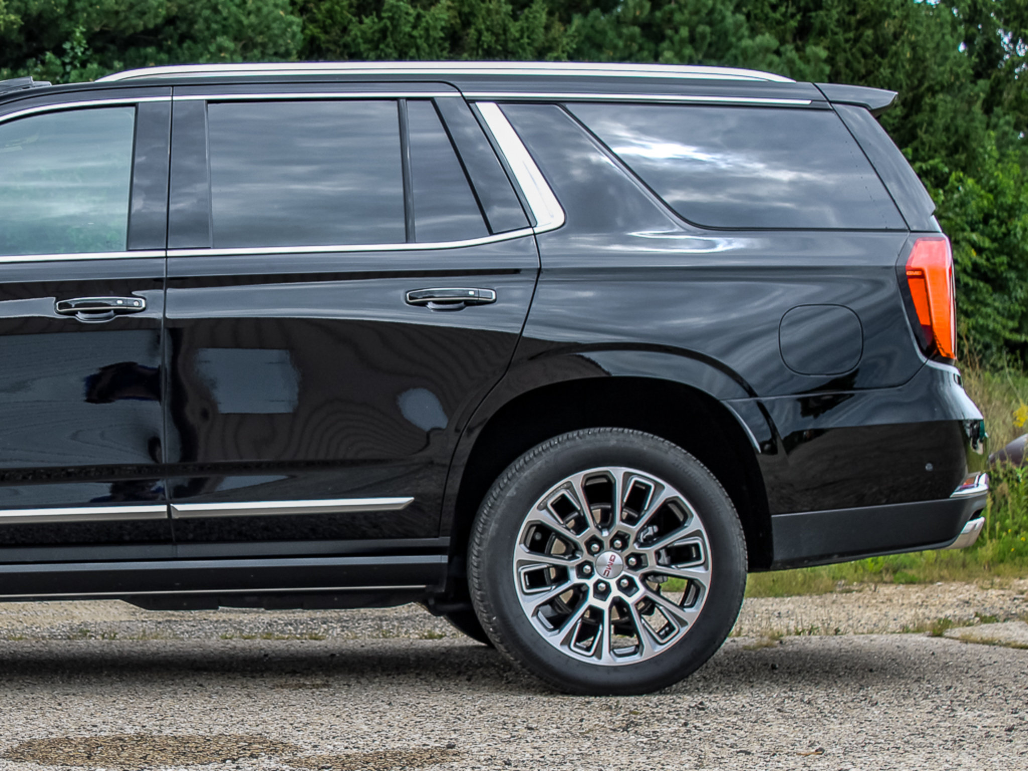 Used 2026 GMC Yukon Denali w/ Sun & Power Step Package AWD/4WD image 32