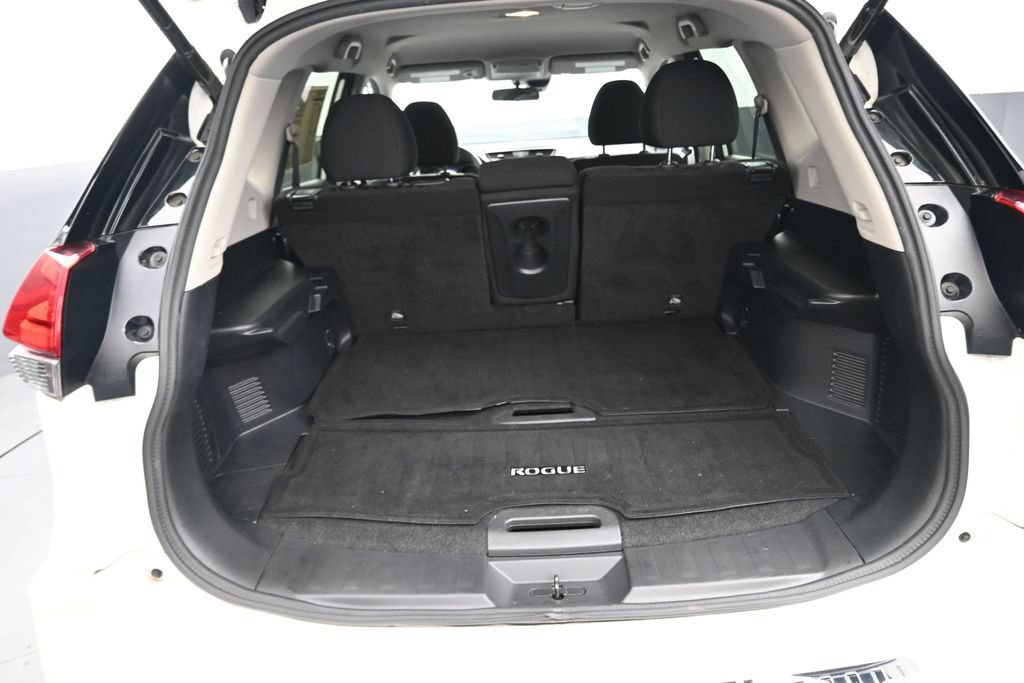 Used 2020 Nissan Rogue SV w/ Premium Package AWD/4WD image 18
