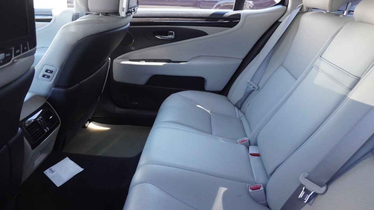 Used 2013 Lexus LS 460 L w/ All-Weather Pkg RWD image 13