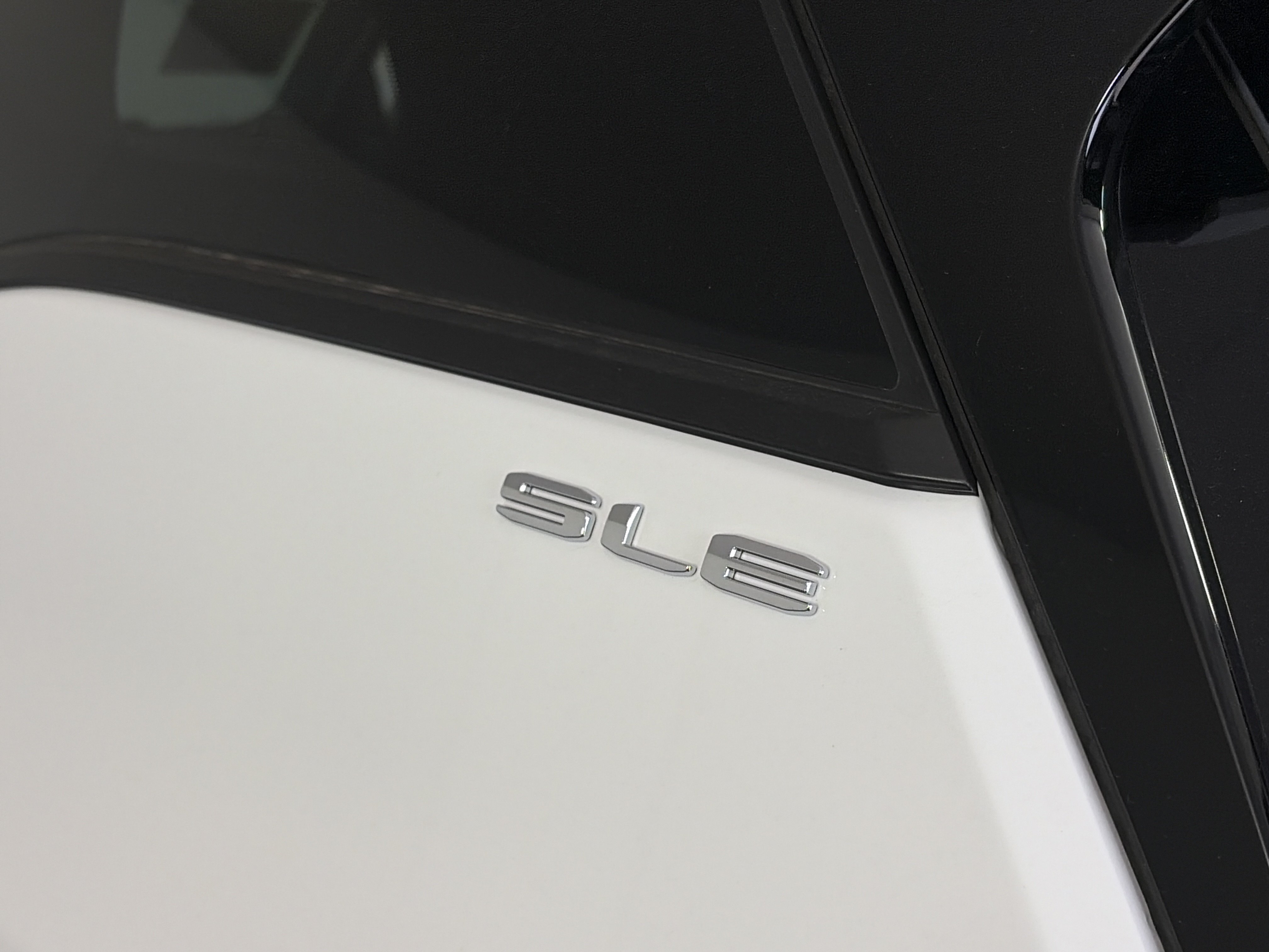 Used 2023 GMC Terrain SLE FWD image 16