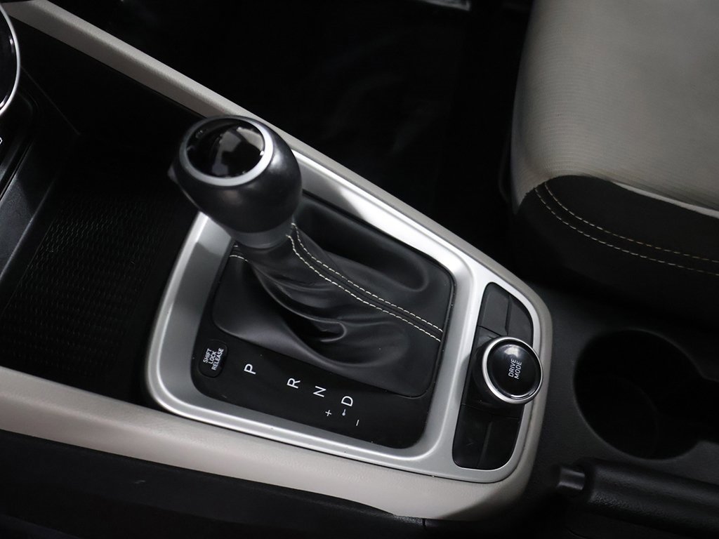 Used 2023 Hyundai Venue SEL image 39