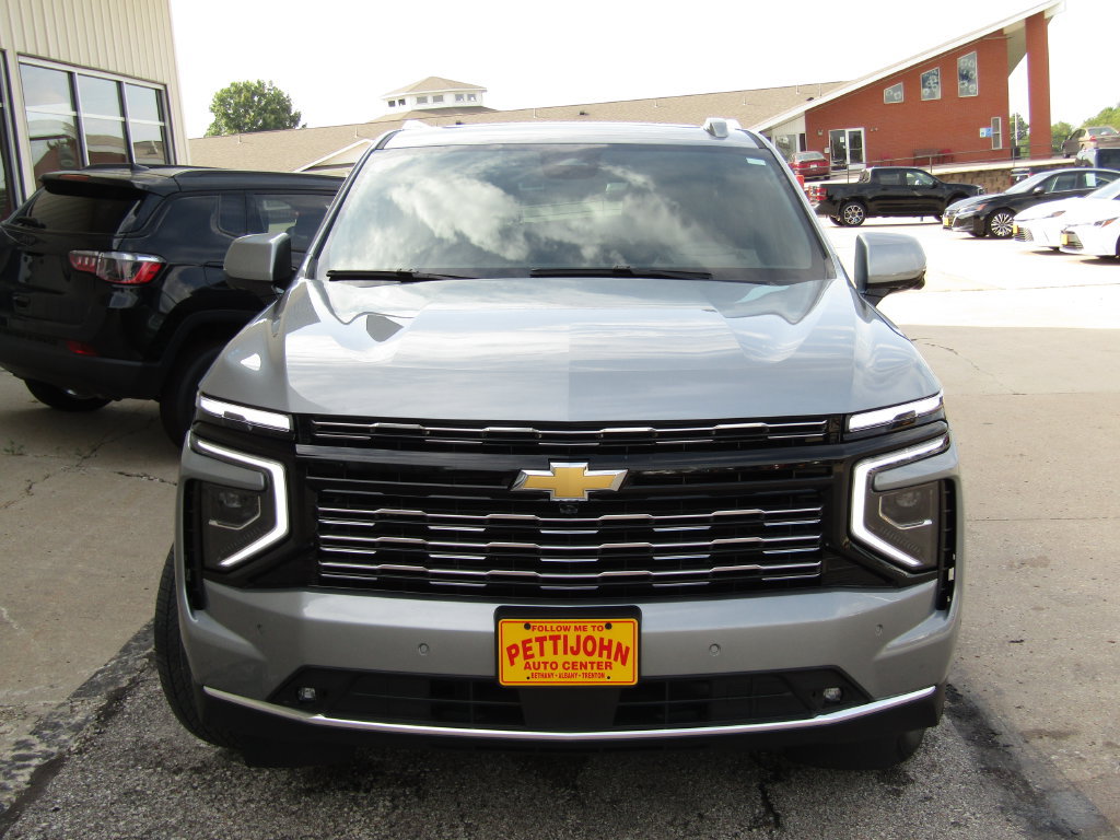 Used 2025 Chevrolet Suburban High Country AWD/4WD image 13