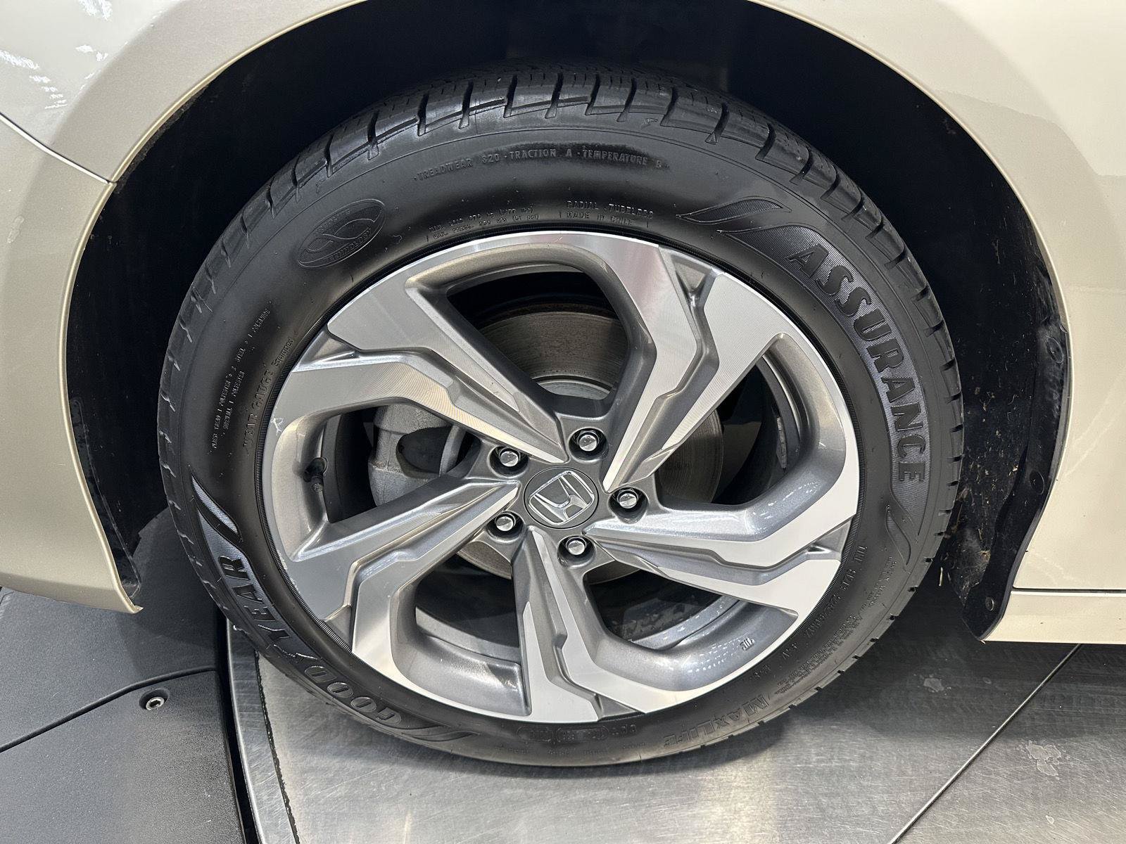 Used 2018 Honda Accord EX image 9