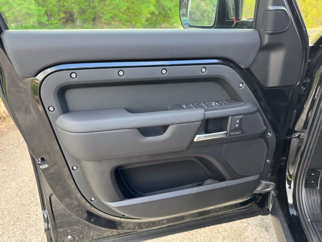 New 2026 Land Rover Defender 110 X-Dynamic SE AWD/4WD image 9