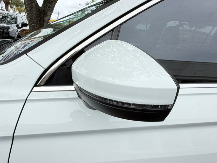 Used 2020 Volkswagen Tiguan SE FWD image 8