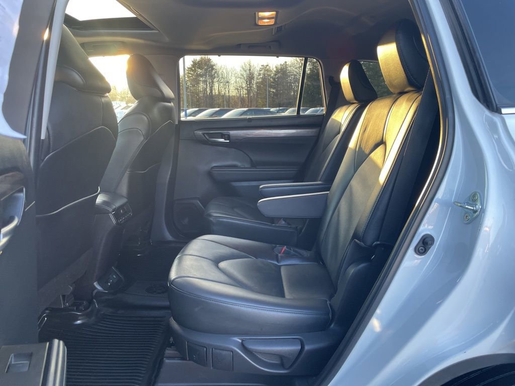 Used 2023 Toyota Highlander Limited image 29