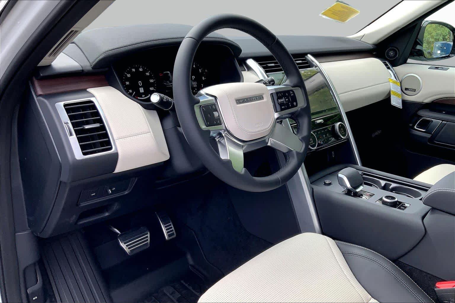 New 2026 Land Rover Discovery Dynamic SE AWD/4WD image 9