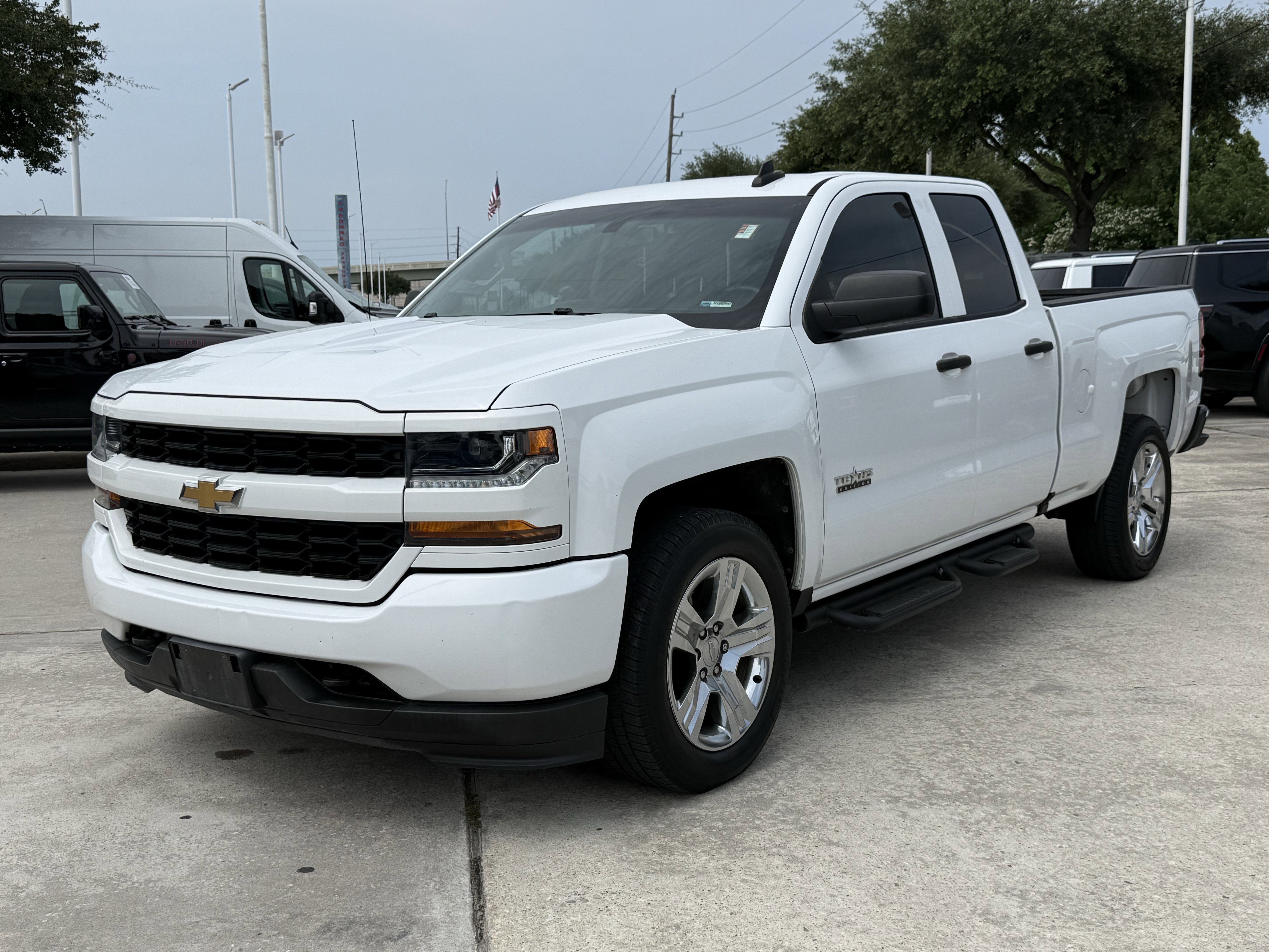 Used 2018 Chevrolet Silverado 1500 Custom w/ Texas Edition RWD image 9