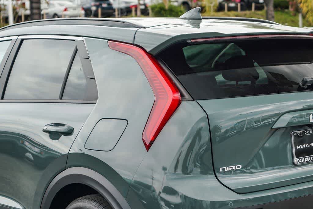 Certified 2025 Kia Niro EX FWD image 7