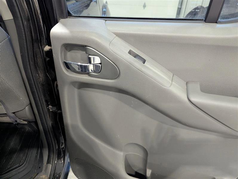 Used 2016 Nissan Frontier SV image 18