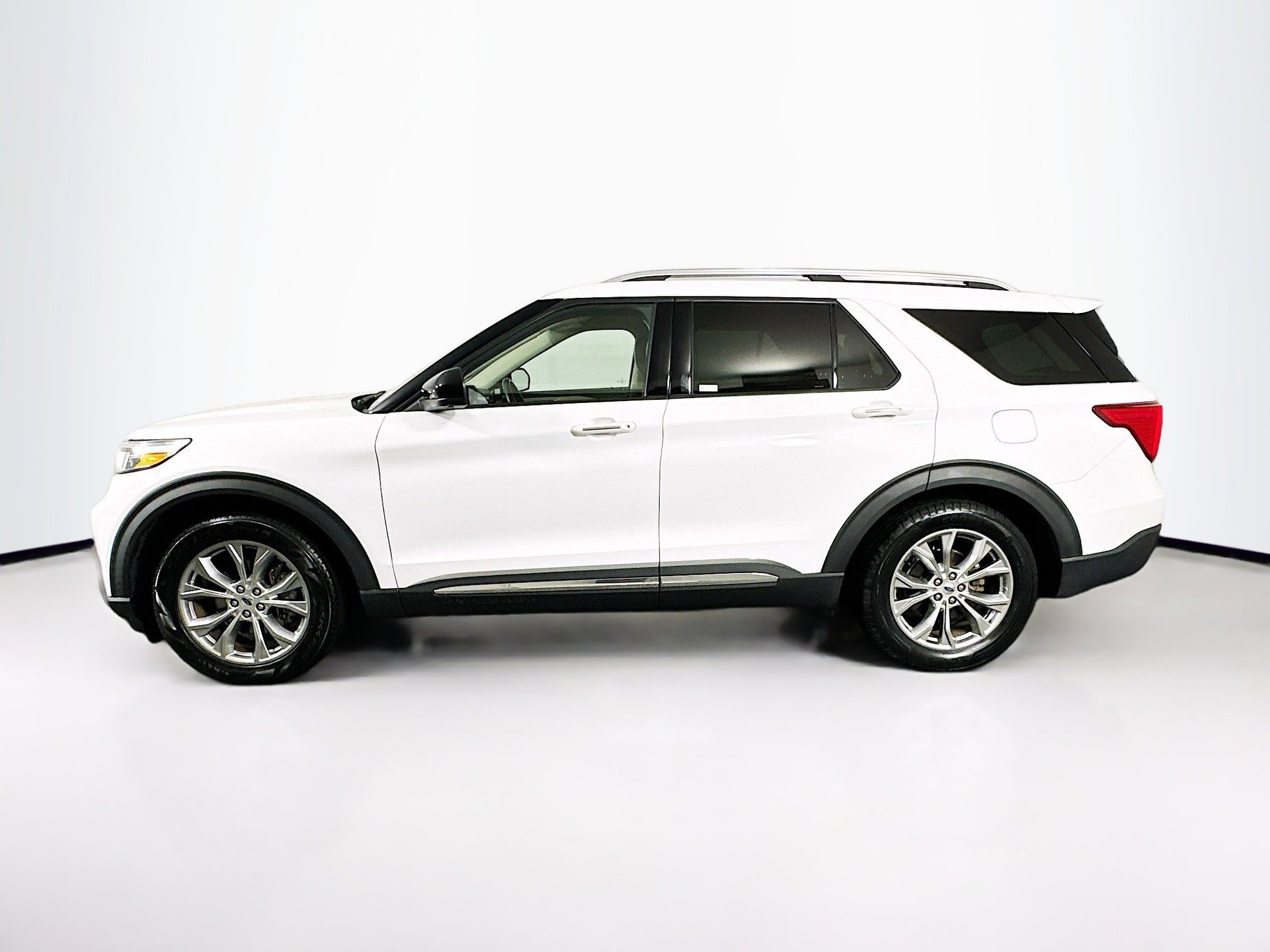 Used 2022 Ford Explorer Limited image 4