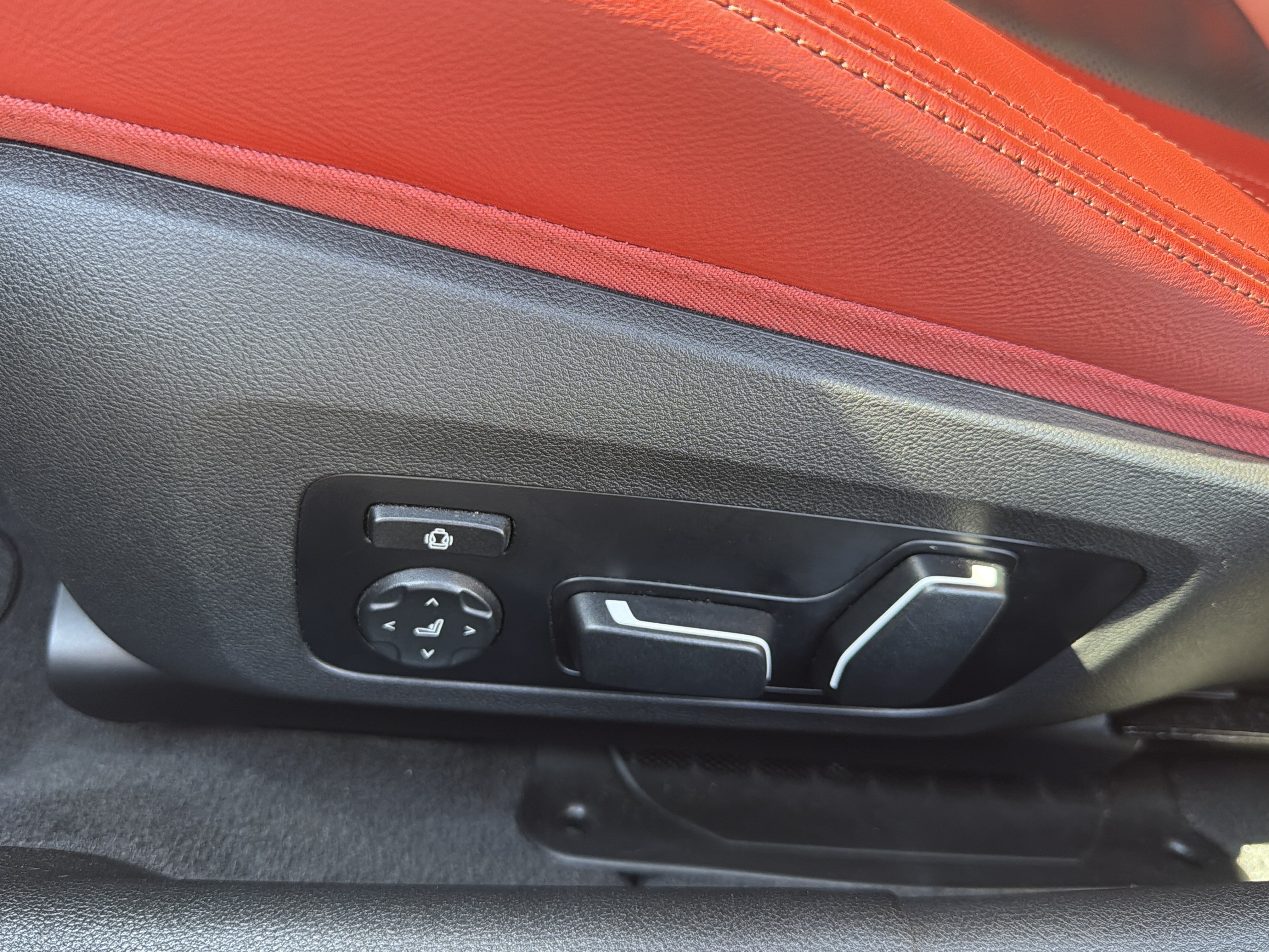 Used 2024 BMW M3 w/ M Carbon Exterior Package RWD image 62