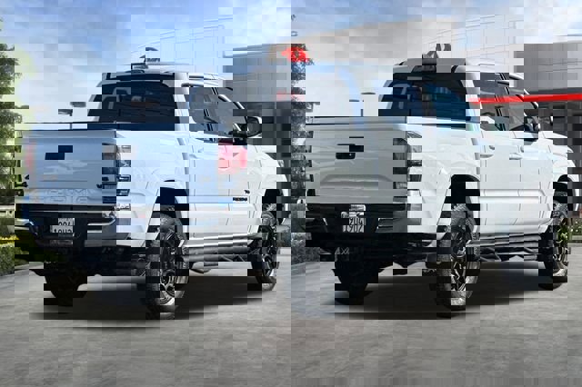 Certified 2019 Toyota Tacoma SR5 image 4