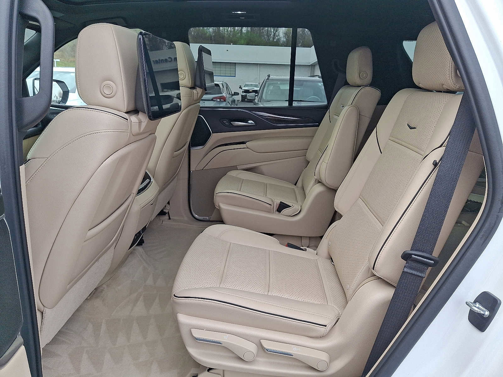 Used 2021 Cadillac Escalade Premium Luxury w/ Performance Package image 10