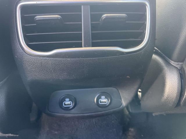 Used 2023 Hyundai Santa Fe SEL w/ Premium Package image 12