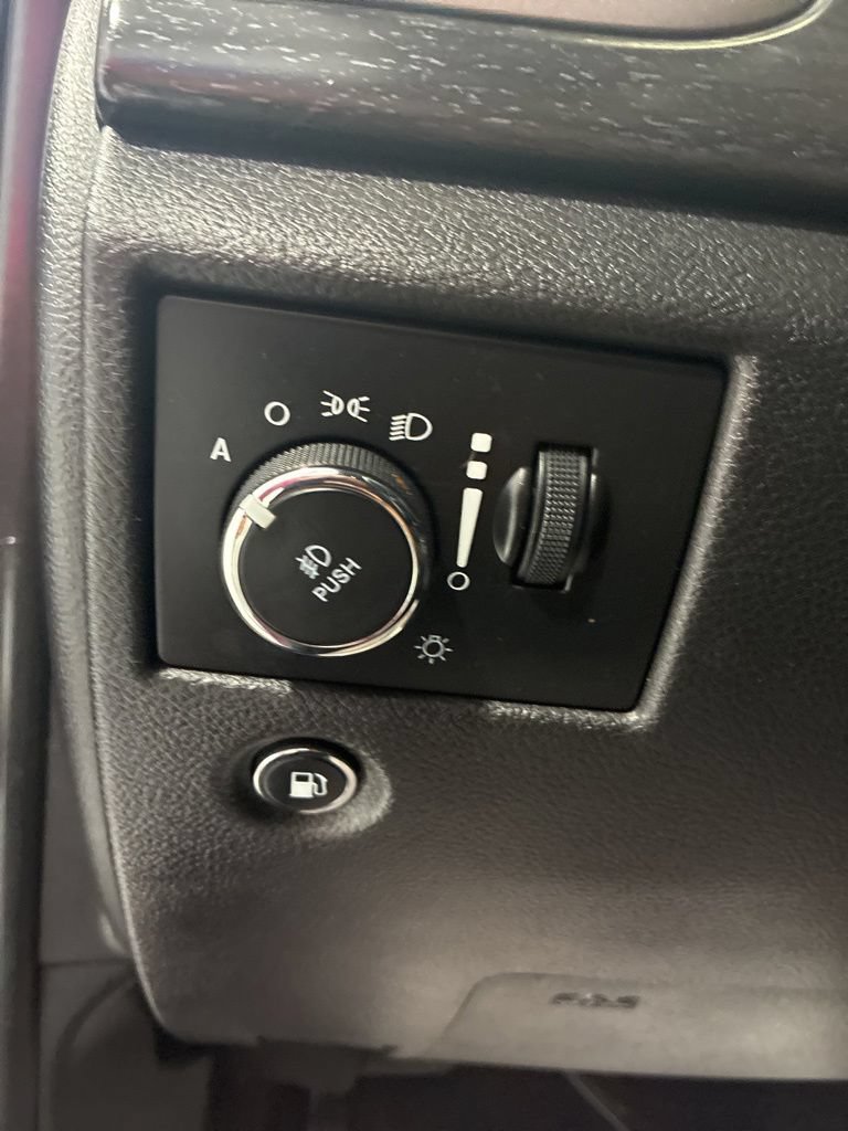 Used 2018 Jeep Grand Cherokee Altitude AWD/4WD image 18