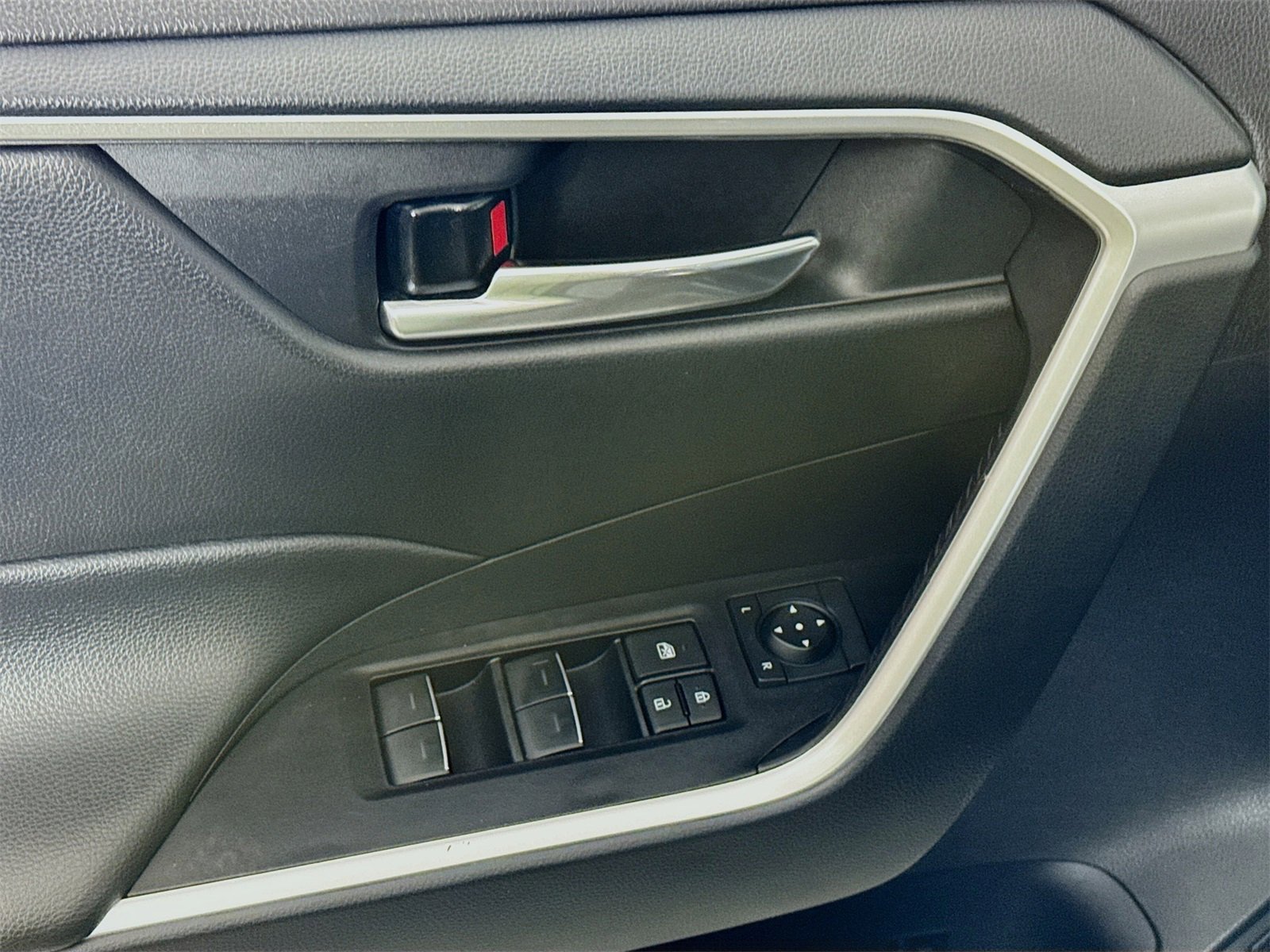 Used 2024 Toyota RAV4 XLE image 15