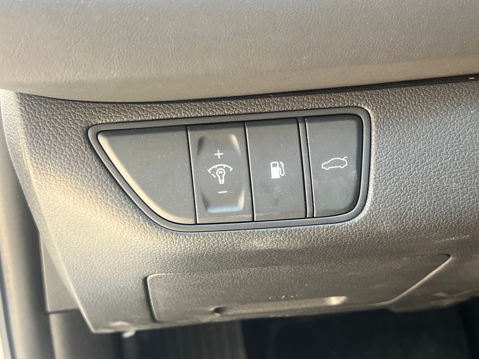 Used 2025 Genesis G70 2.5T RWD image 25