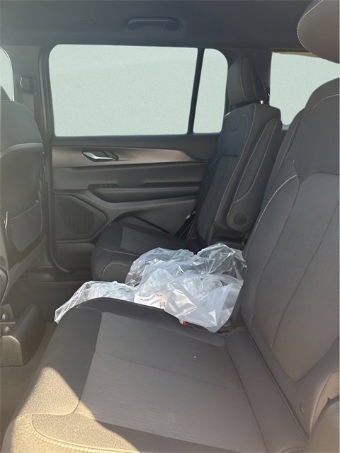 New 2025 Jeep Grand Cherokee L Laredo image 18