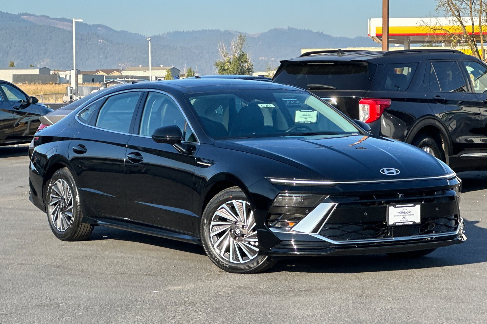 New 2025 Hyundai Sonata Limited FWD image 2