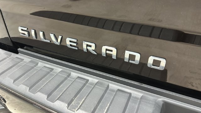 Used 2018 Chevrolet Silverado 1500 LT w/ LT Plus Package AWD/4WD image 39