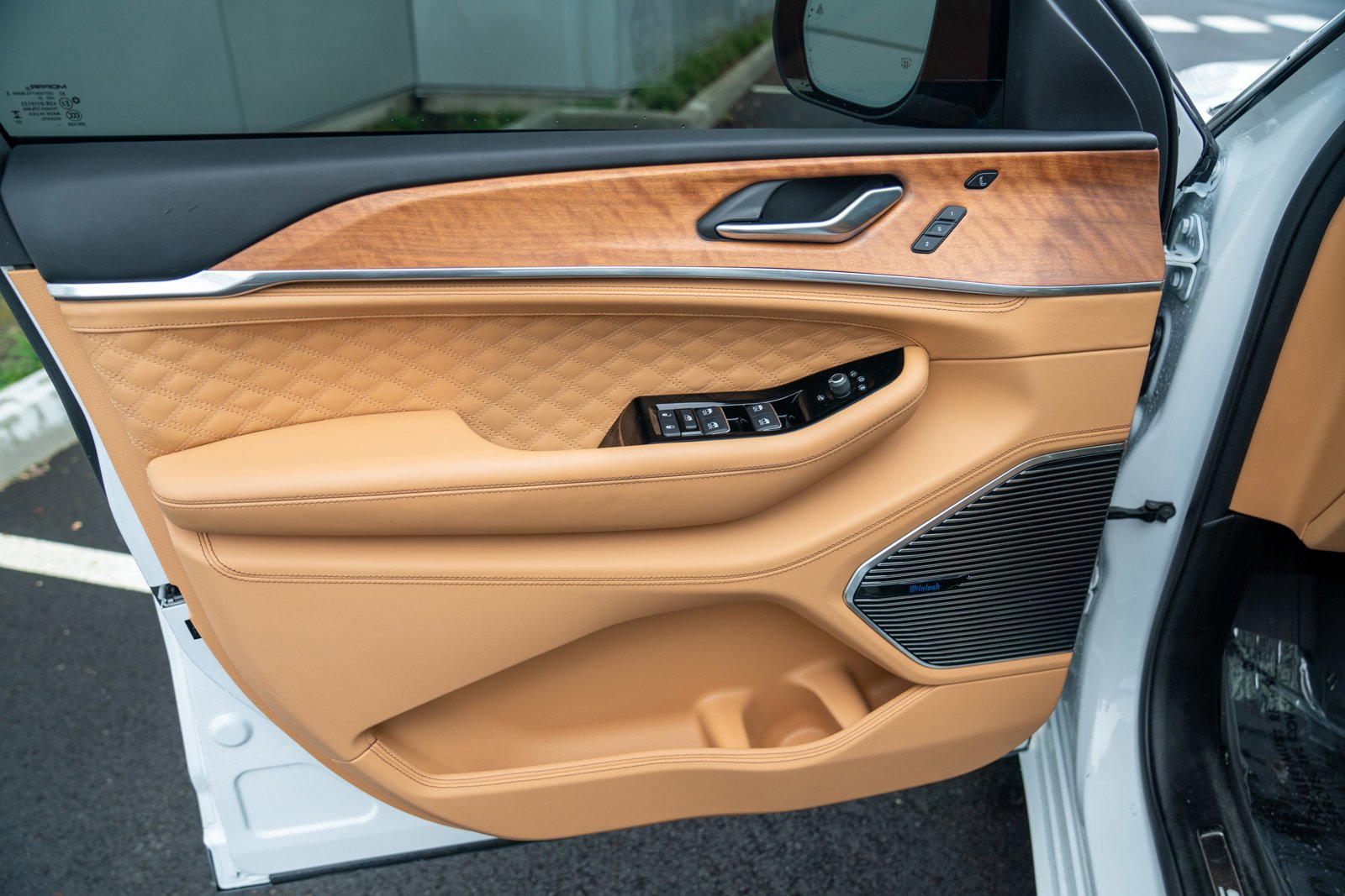 Used 2023 Jeep Grand Cherokee Summit image 10