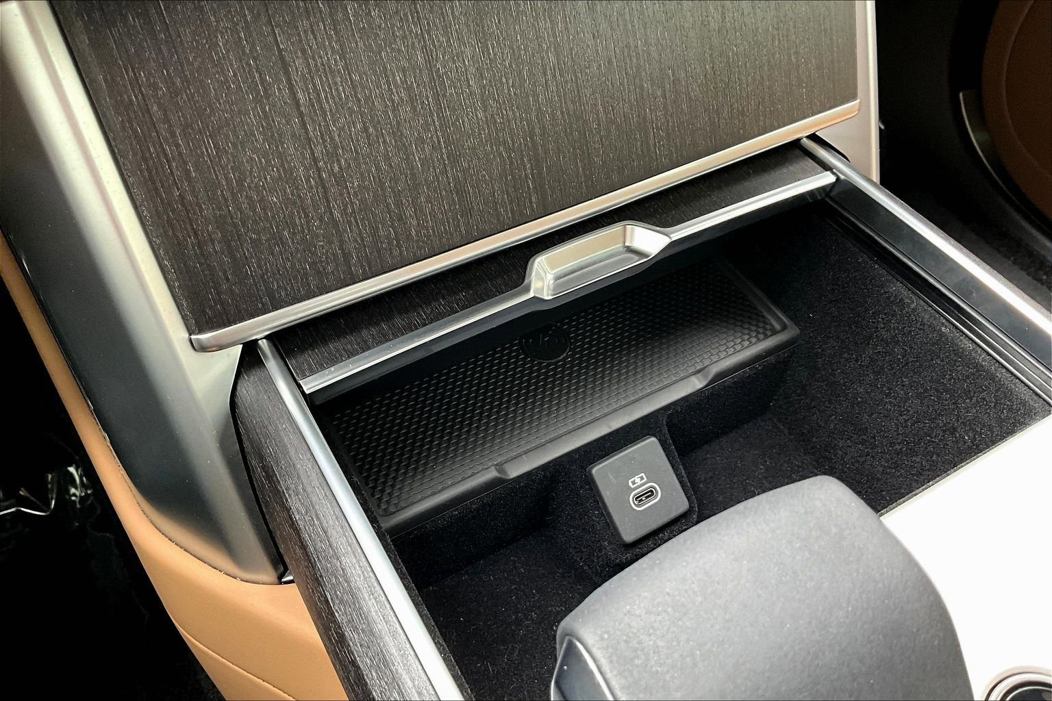 Certified 2025 Land Rover Range Rover SE AWD/4WD image 32