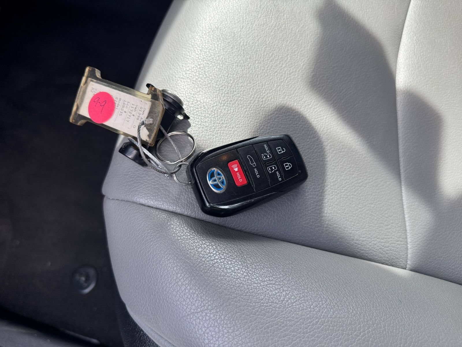 Used 2025 Toyota Sienna XLE FWD image 19
