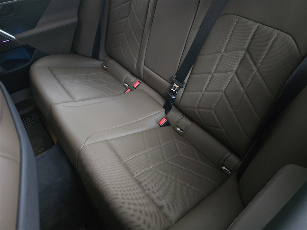 Used 2025 BMW i5 xDrive40 w/ Premium Package image 17