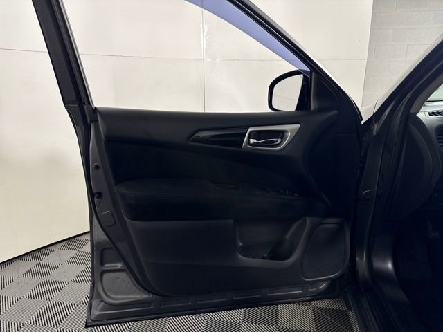 Used 2015 Nissan Pathfinder S image 28