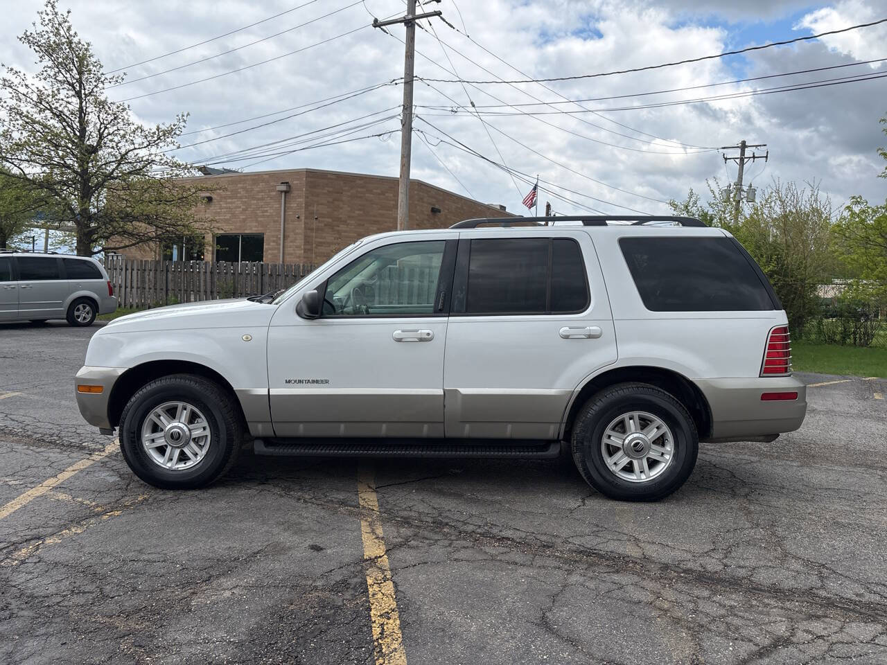 Used 2002 Mercury Mountaineer AWD V8 image 2