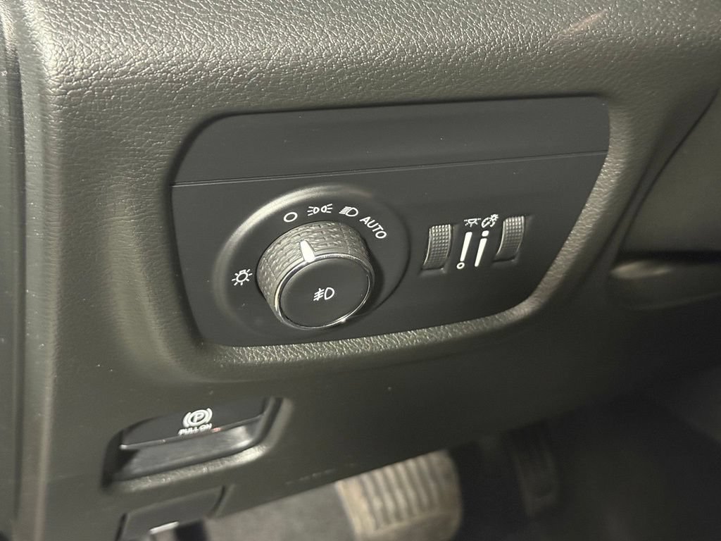 Used 2022 Jeep Grand Cherokee L Summit w/ Luxury Tech Group V AWD/4WD image 18
