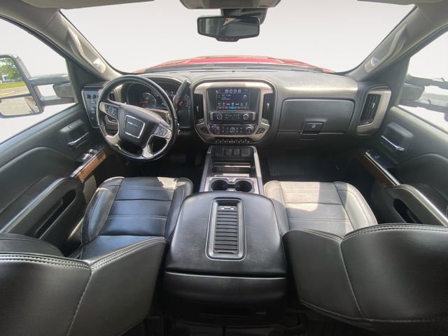 Used 2019 GMC Sierra 2500 Denali w/ Duramax Plus Package AWD/4WD image 10