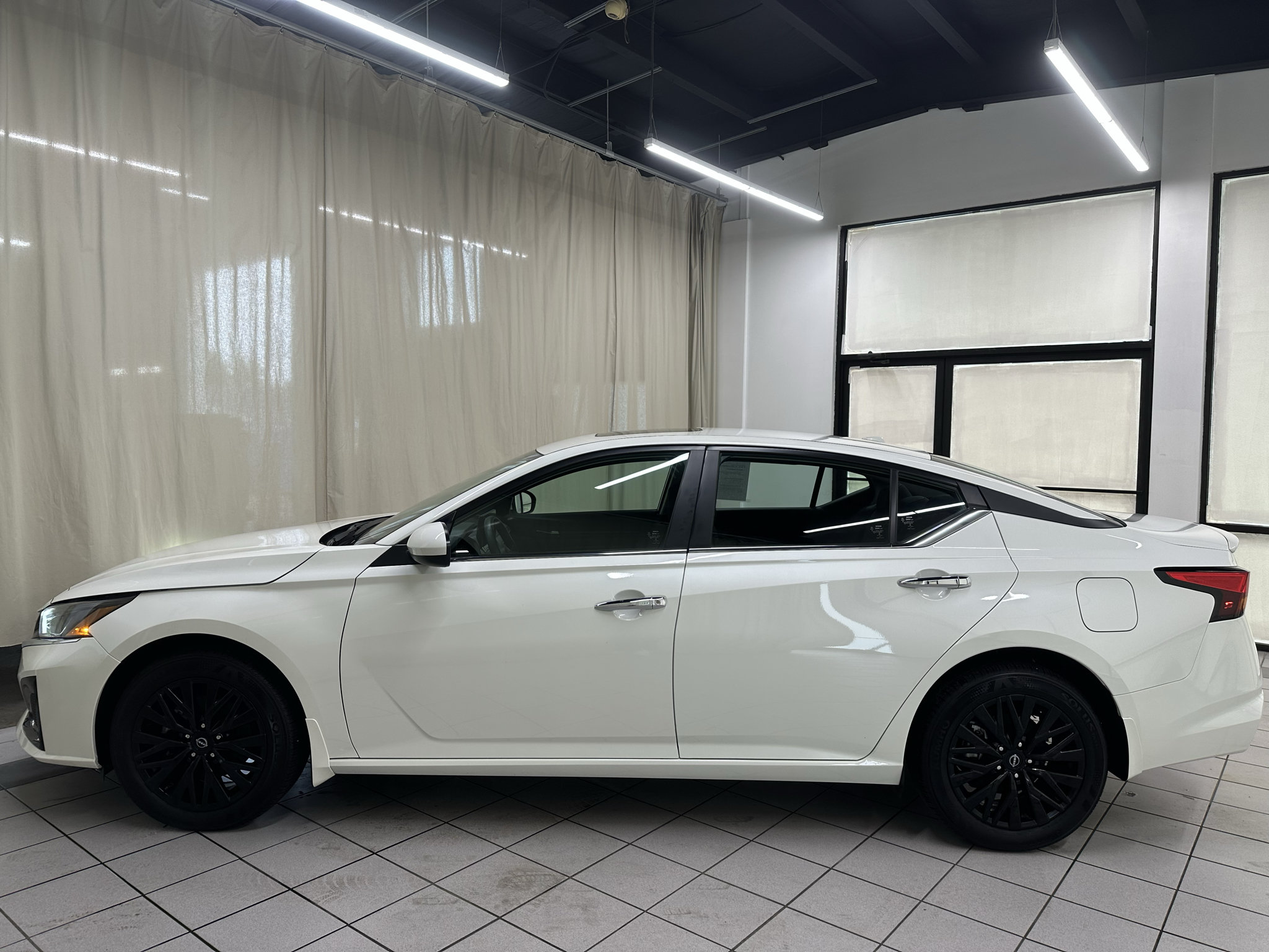 Used 2025 Nissan Altima 2.5 SV w/ SV Special Edition Package AWD/4WD image 10