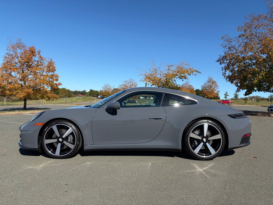 New 2026 Porsche 911 Carrera image 2