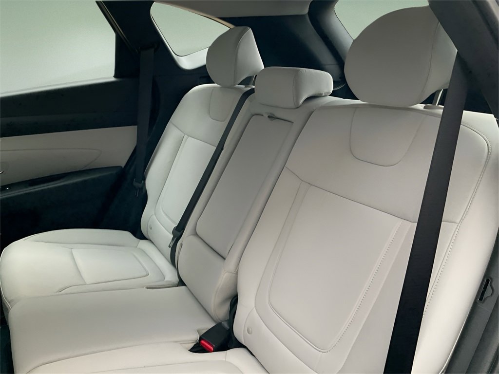 Certified 2025 Hyundai Tucson SE image 13
