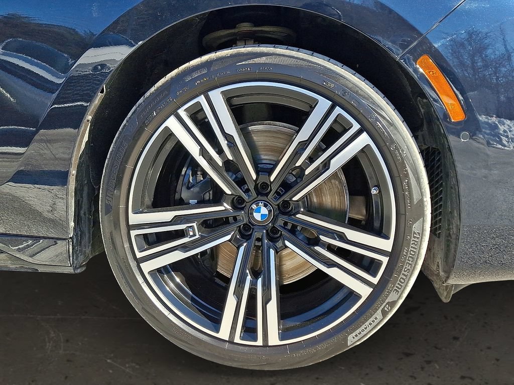 Certified 2025 BMW 760i xDrive w/ Executive Package AWD/4WD image 9