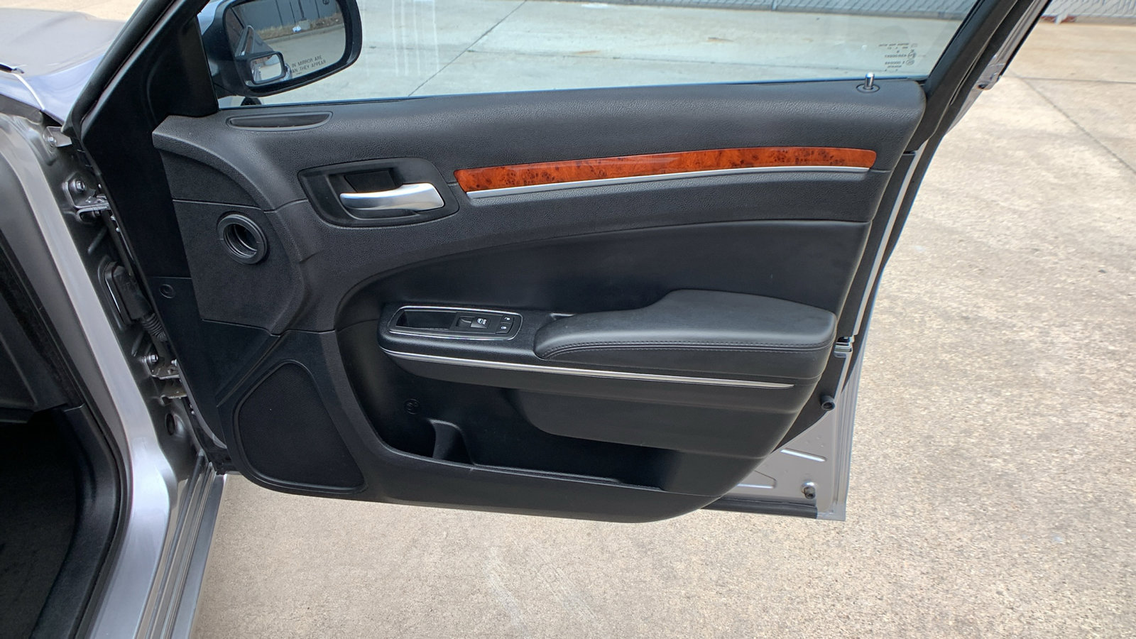 Used 2014 Chrysler 300 image 19