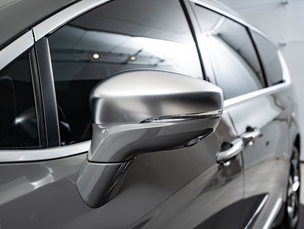 Used 2024 Chrysler Pacifica Pinnacle AWD/4WD image 17