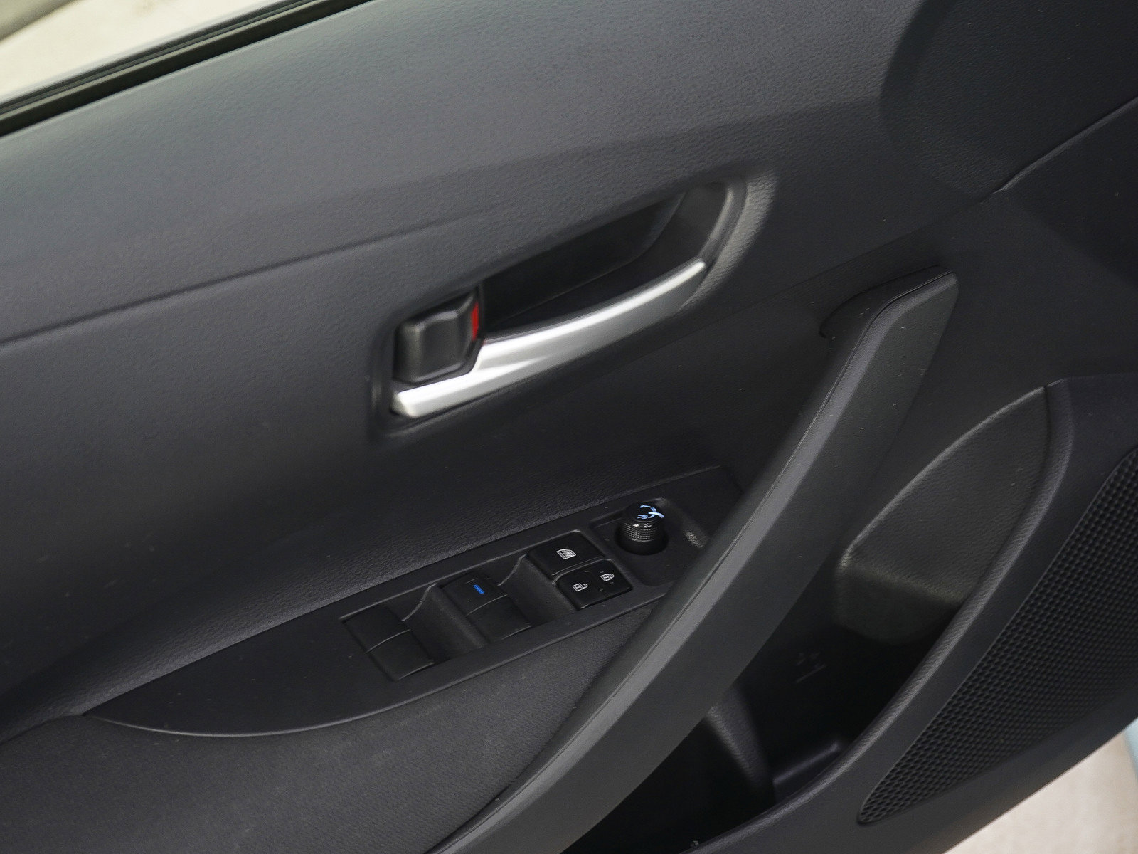 Used 2020 Toyota Corolla LE FWD image 20